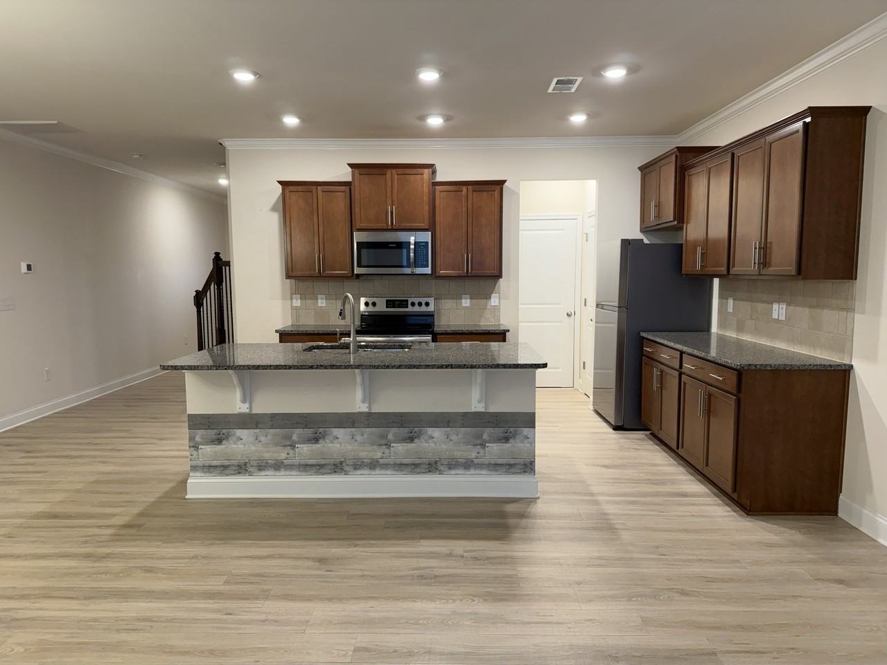 403 Yellow Fox Rd - Photo 5 of 20