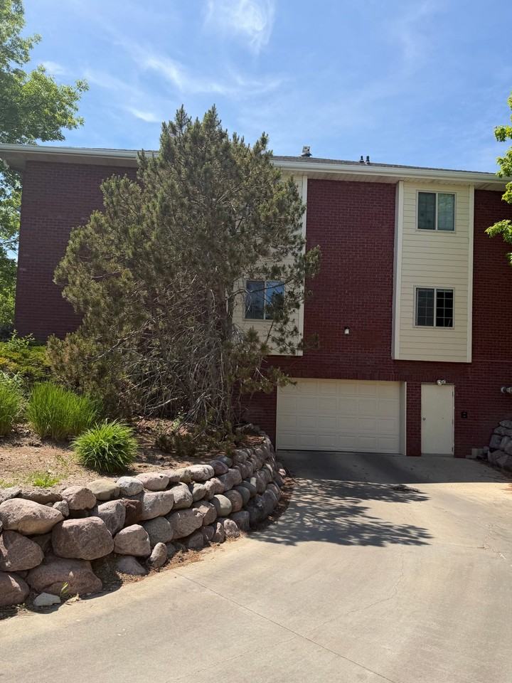 1964 Parknoll Ln - Photo 2 of 17