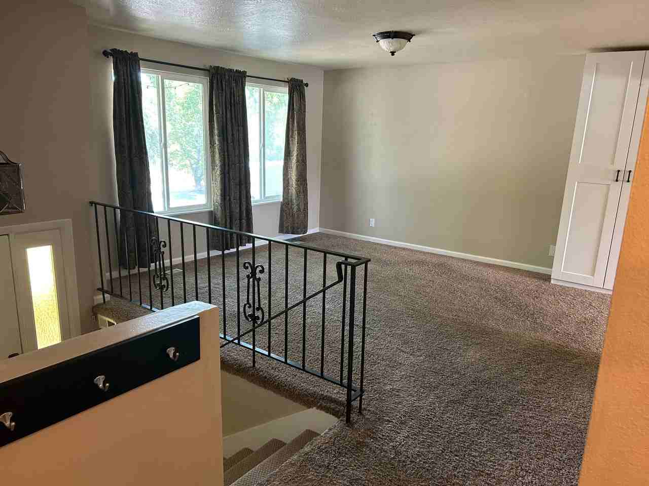 368 Weaver Ln - Photo 4 of 20