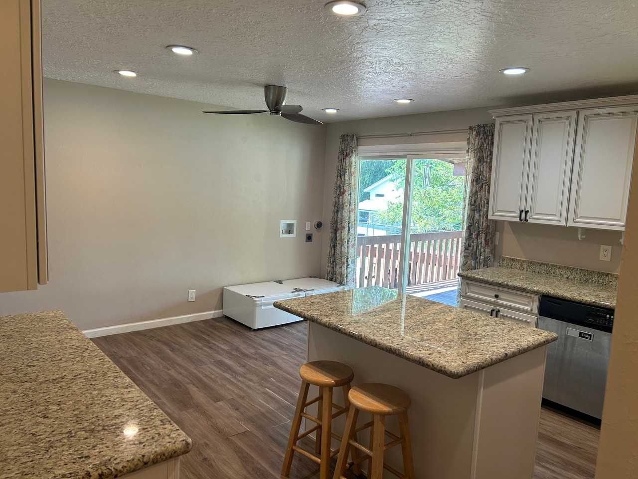 368 Weaver Ln - Photo 6 of 20