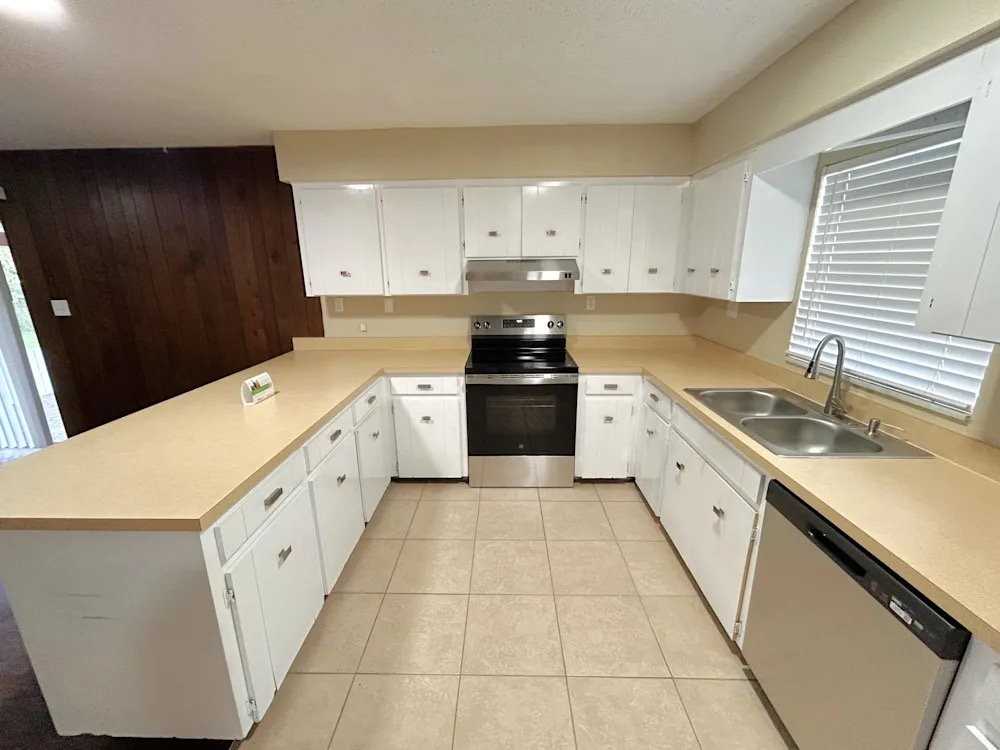 3120 S Florida Ave #101 - Photo 2 of 14