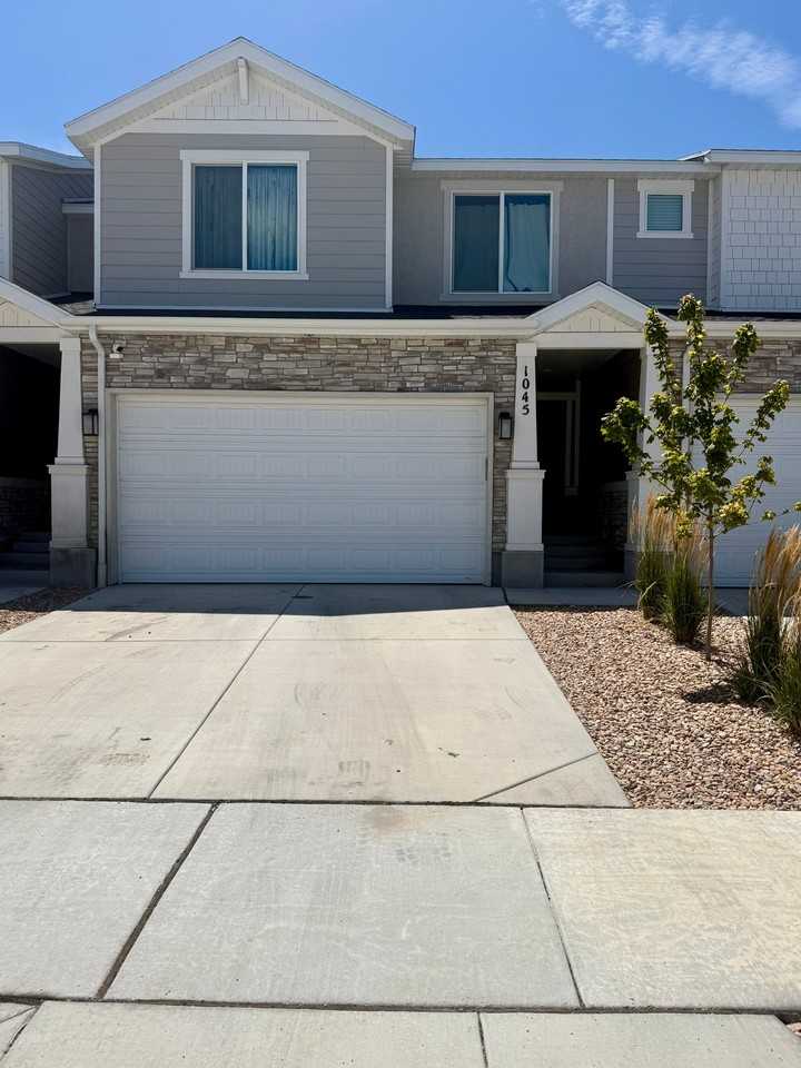1045 W Broadleaf Dr