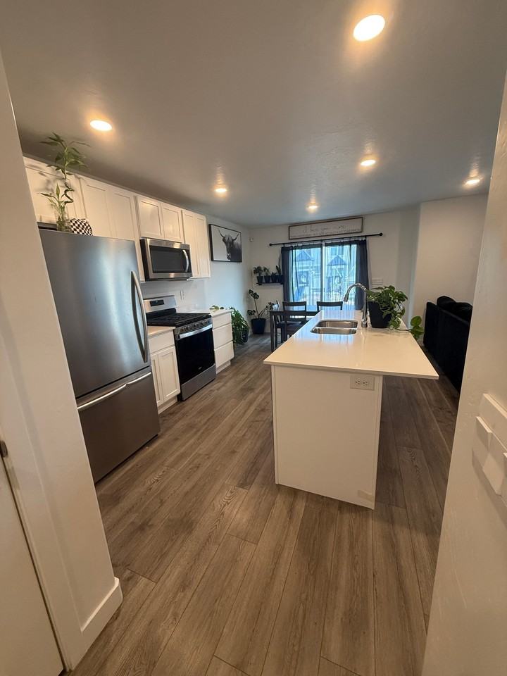 1045 W Broadleaf Dr - Photo 4 of 13