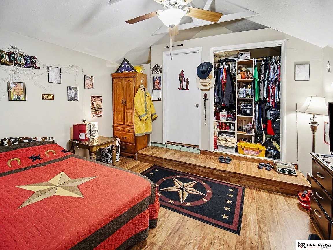 2819 U St - Photo 4 of 7