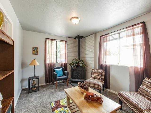161 E Claybourne Ave - Photo 4 of 7
