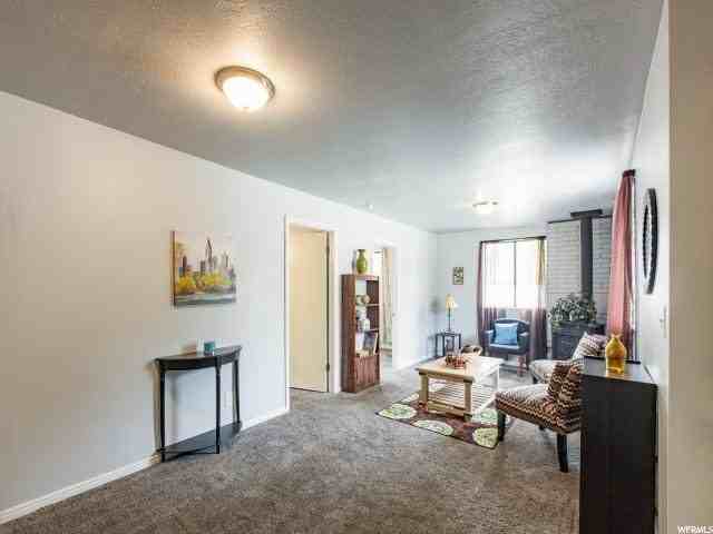161 E Claybourne Ave - Photo 5 of 7