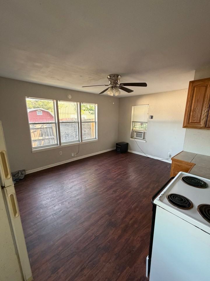 1842A Nw 12th St - Photo 3 of 7