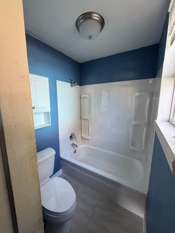 1842A Nw 12th St - Photo 4 of 7