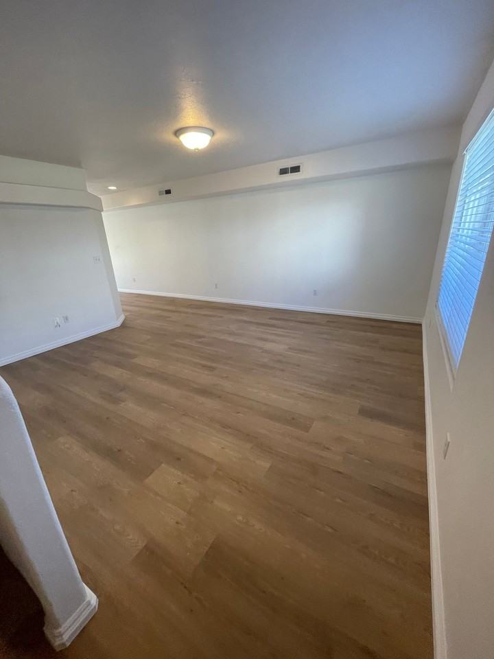 1735 Wn #1505 - Photo 2 of 17