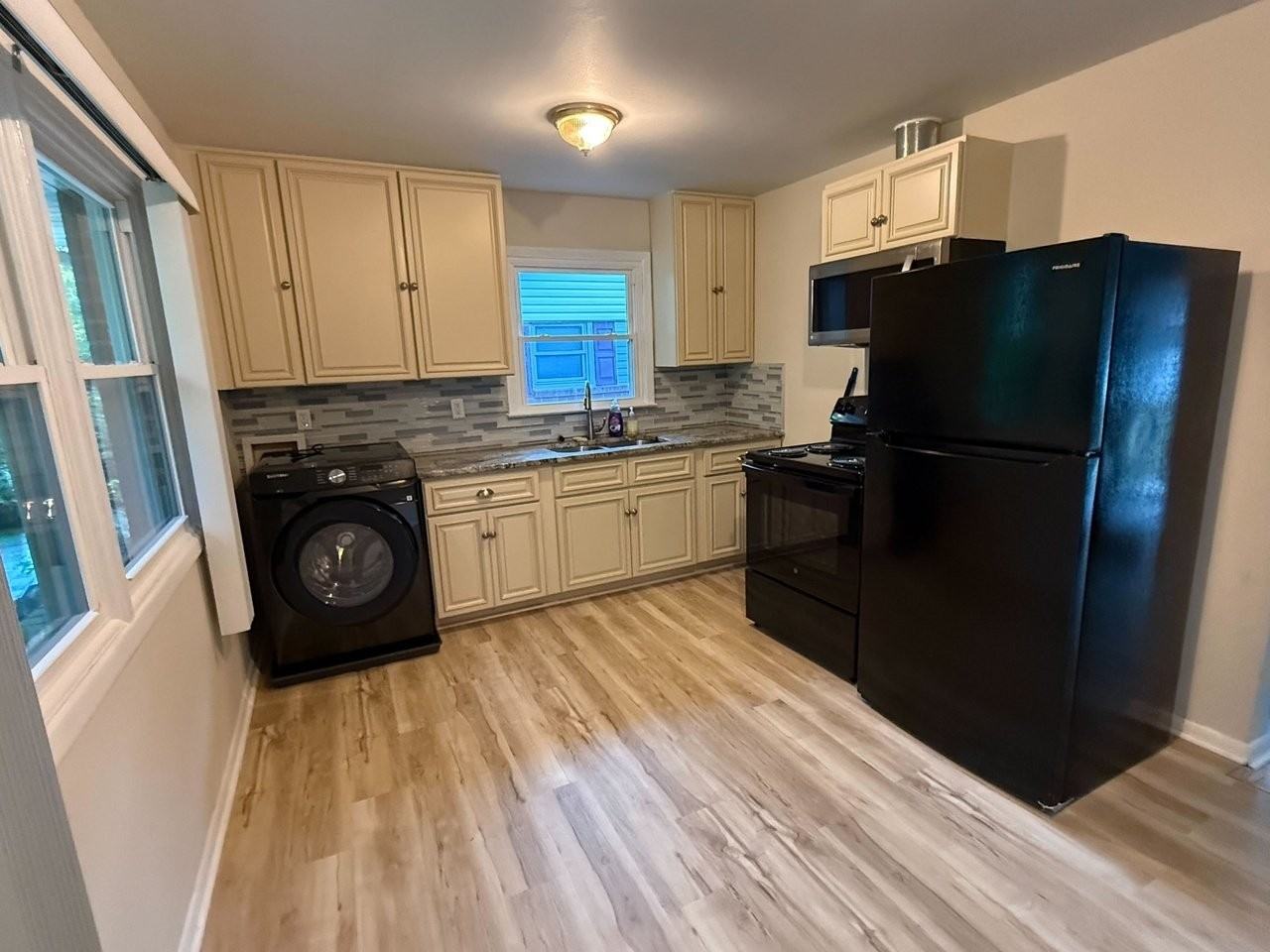 828 Willow Pl - Photo 2 of 20