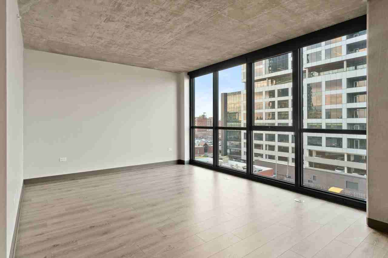 1372 W Randolph St - Photo 2 of 20