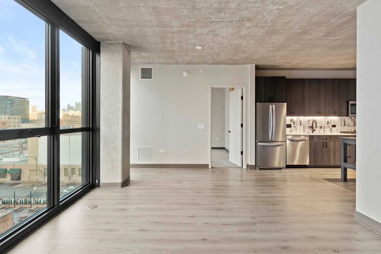 1372 W Randolph St - Photo 6 of 20