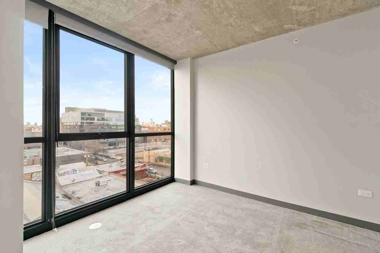1372 W Randolph St - Photo 7 of 20