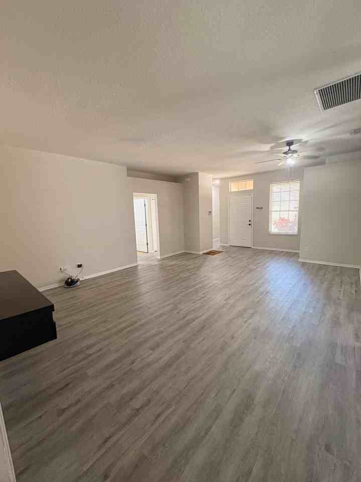 1118 Dekleva Dr - Photo 7 of 12