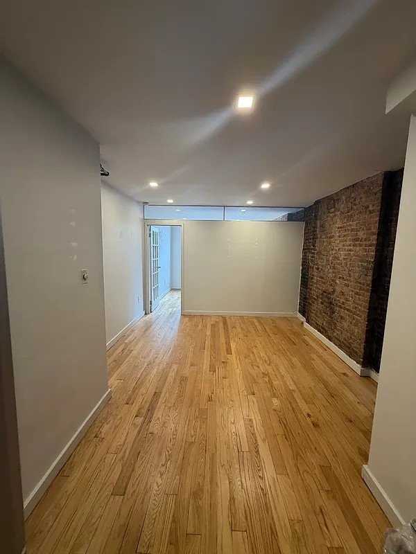 63 Clinton St #9