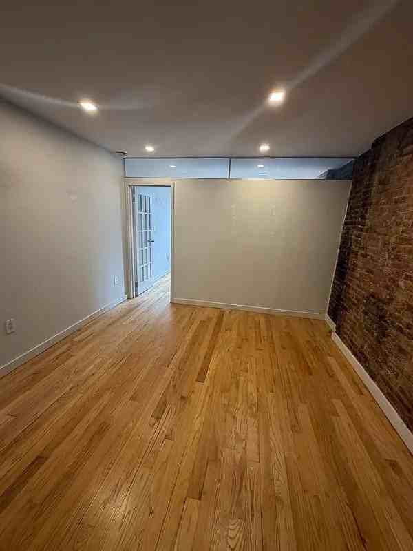 63 Clinton St #9 - Photo 2 of 7