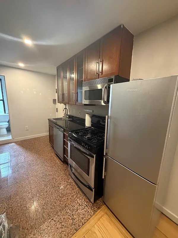 63 Clinton St #9 - Photo 7 of 7