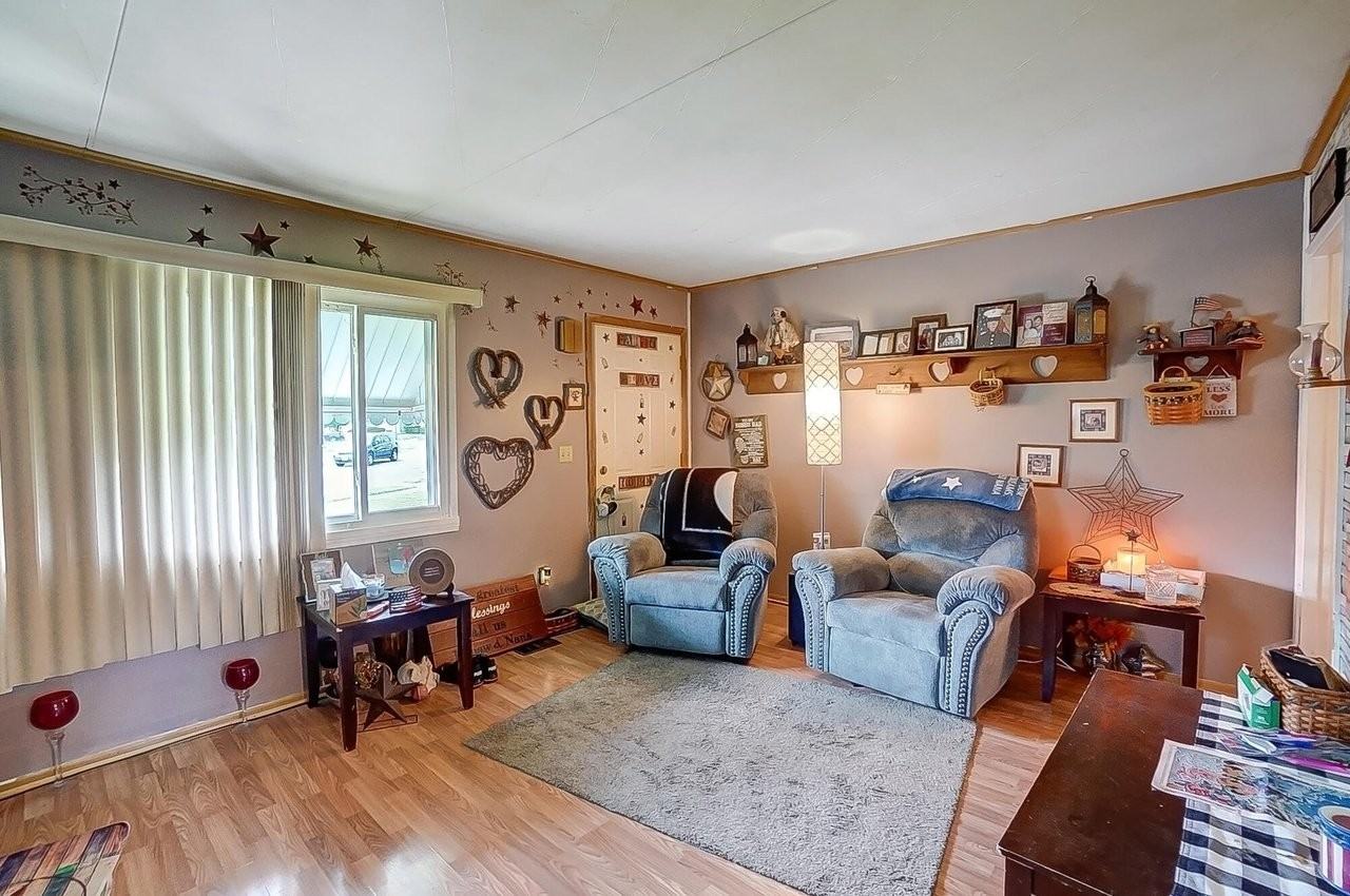 644 Eastmoor Dr - Photo 3 of 10