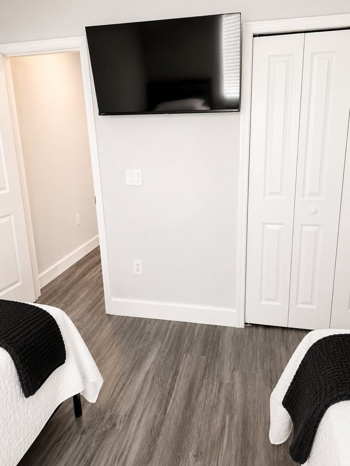 2233 Fraser St - Photo 2 of 20
