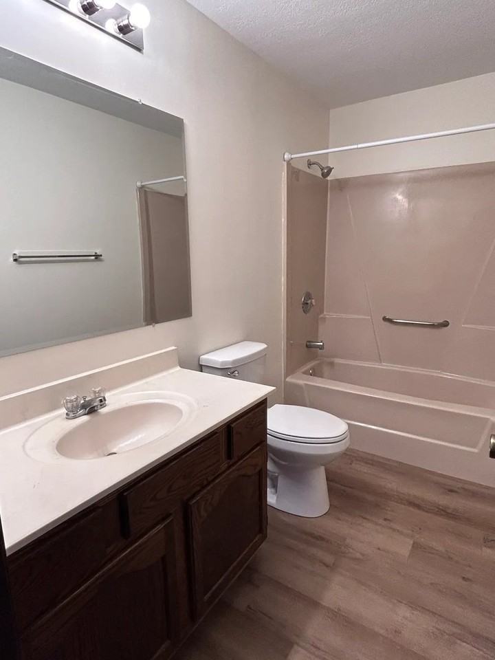 5120 W 7th St #7 - Photo 3 of 6