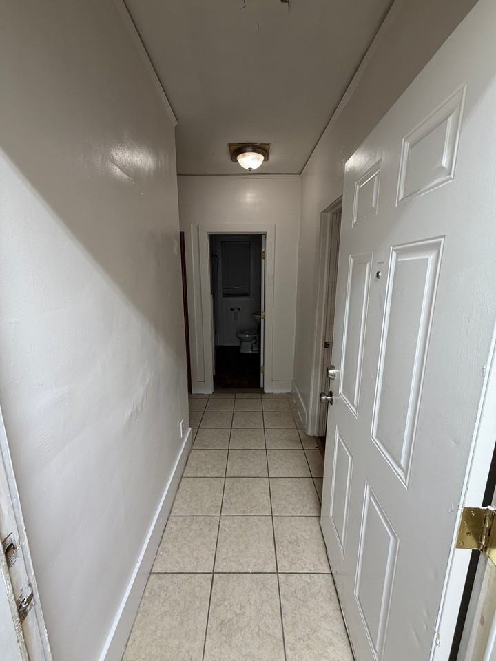423 Washington St #202 - Photo 3 of 8