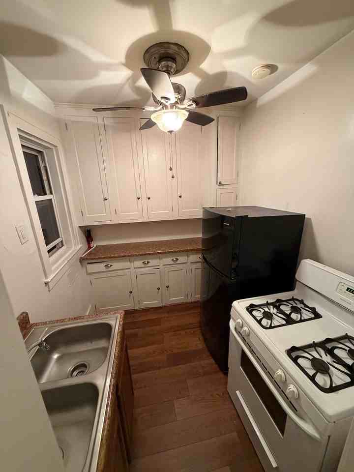 423 Washington St #202 - Photo 7 of 8