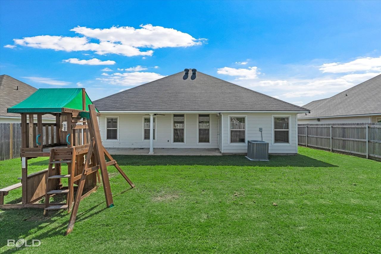 257 Sedgewick Ave - Photo 3 of 14
