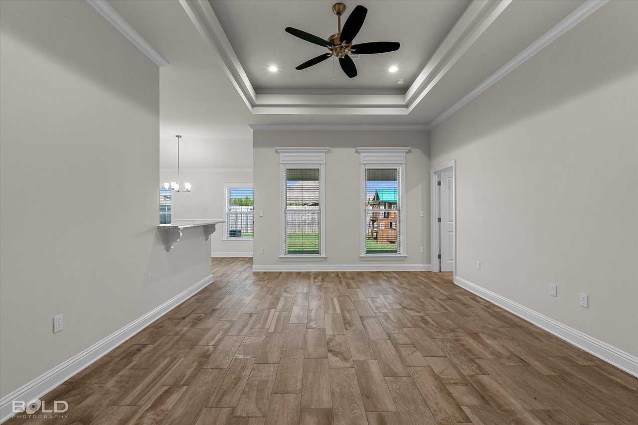 257 Sedgewick Ave - Photo 4 of 14