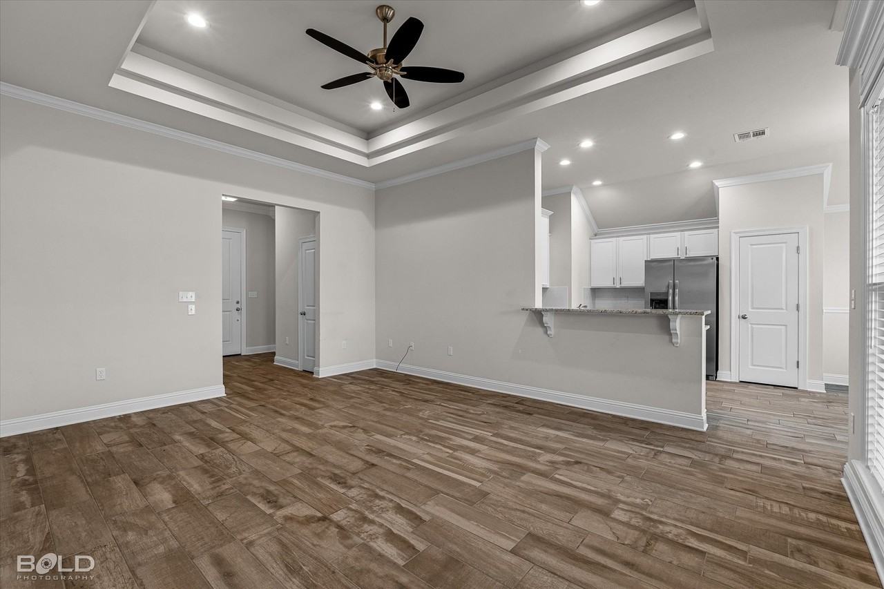 257 Sedgewick Ave - Photo 5 of 14