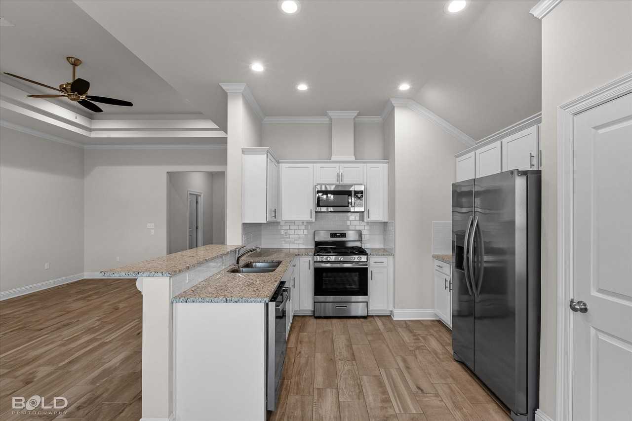 257 Sedgewick Ave - Photo 6 of 14