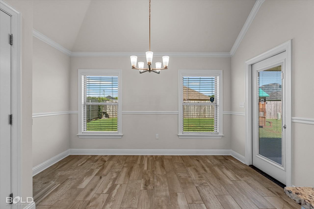 257 Sedgewick Ave - Photo 7 of 14