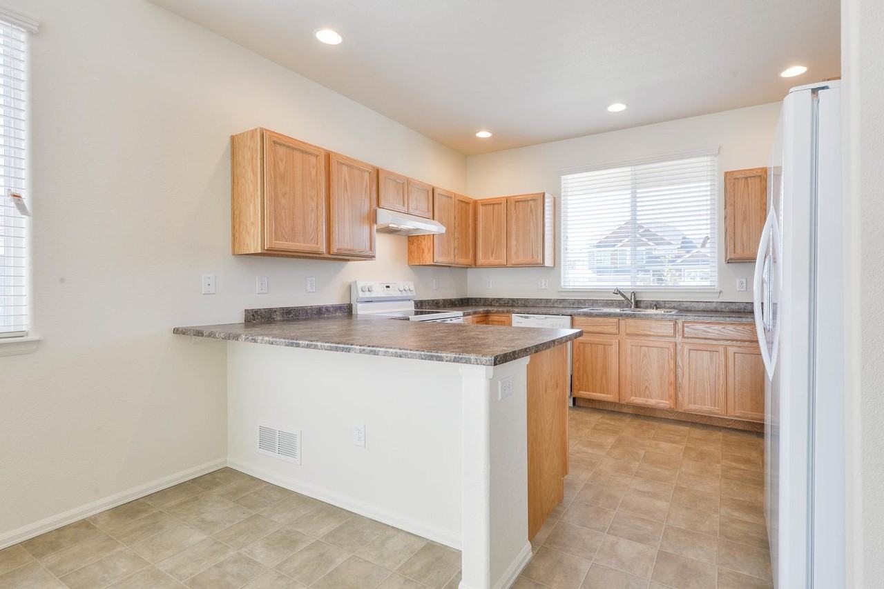 8815 16th St - Photo 3 of 15