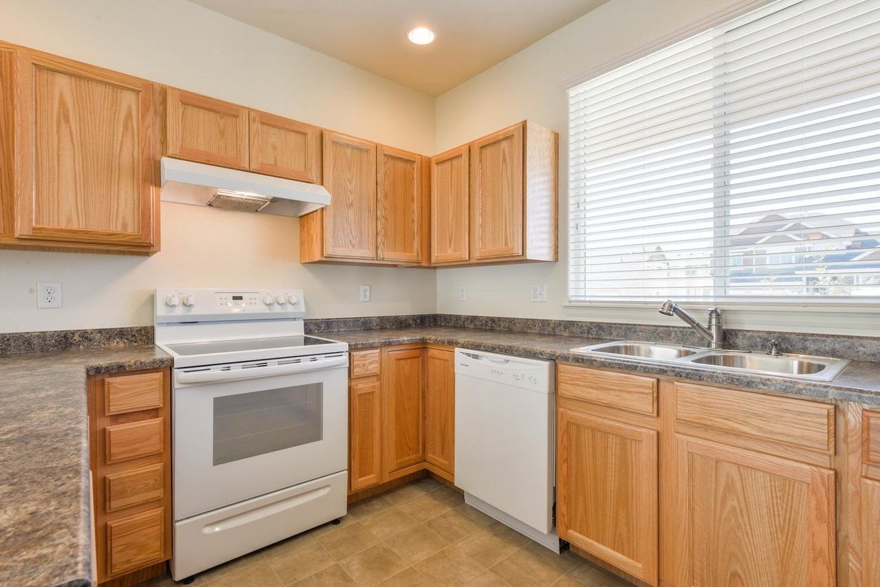 8815 16th St - Photo 5 of 15