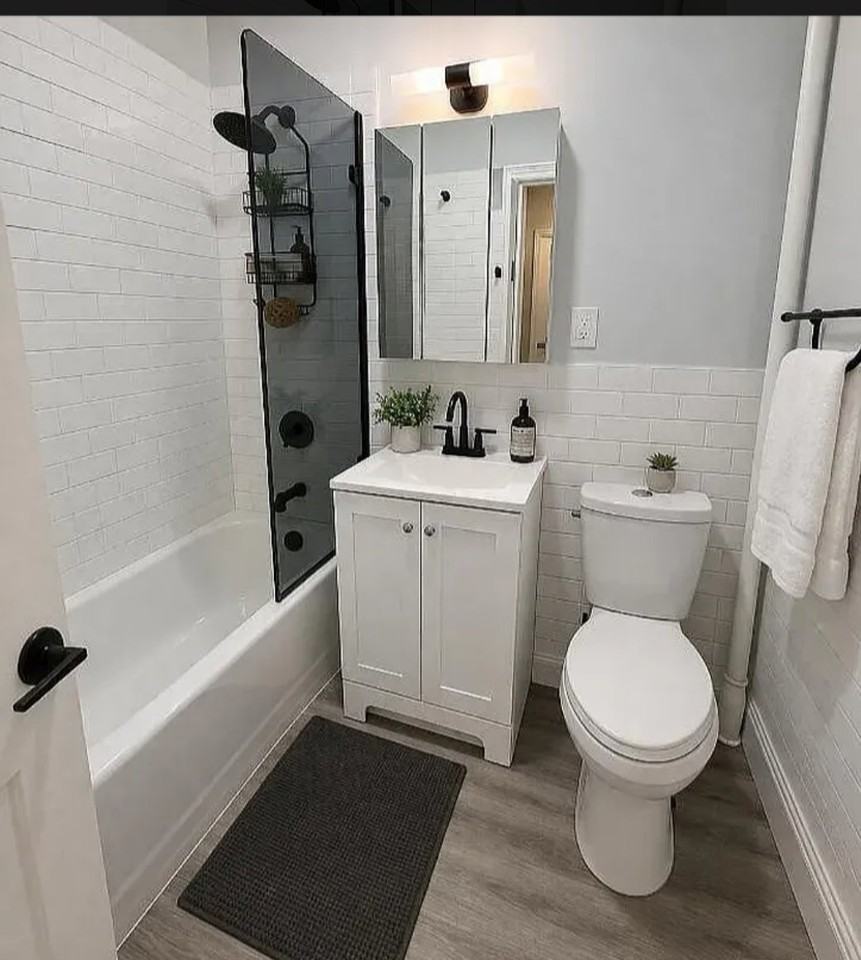 E 4th St #5 - Photo 3 of 4