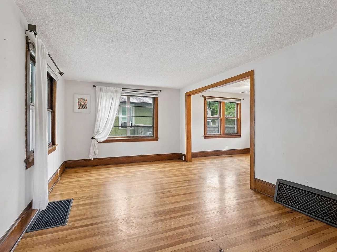 4156 Minnehaha Ave - Photo 2 of 8