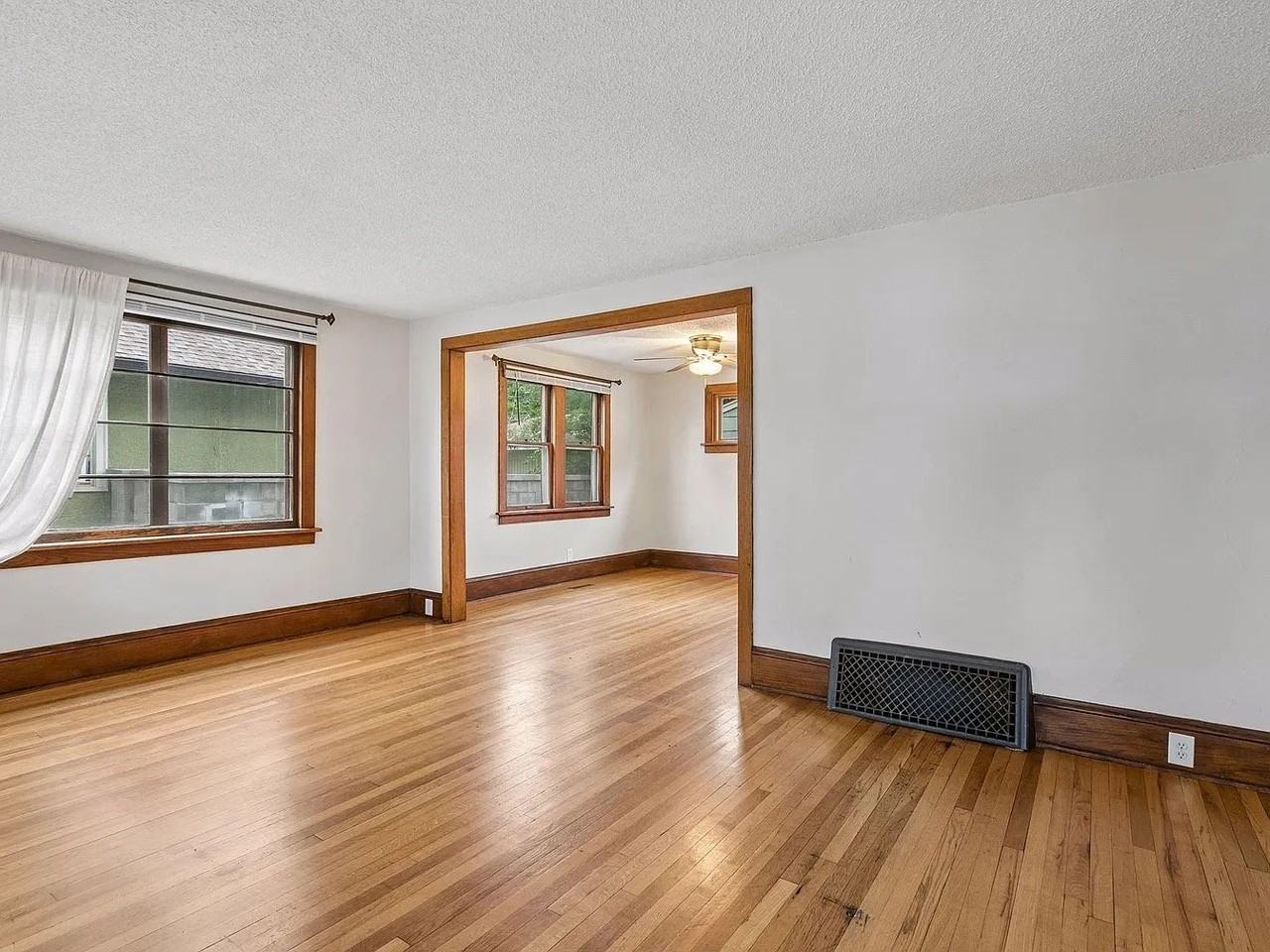 4156 Minnehaha Ave - Photo 4 of 8