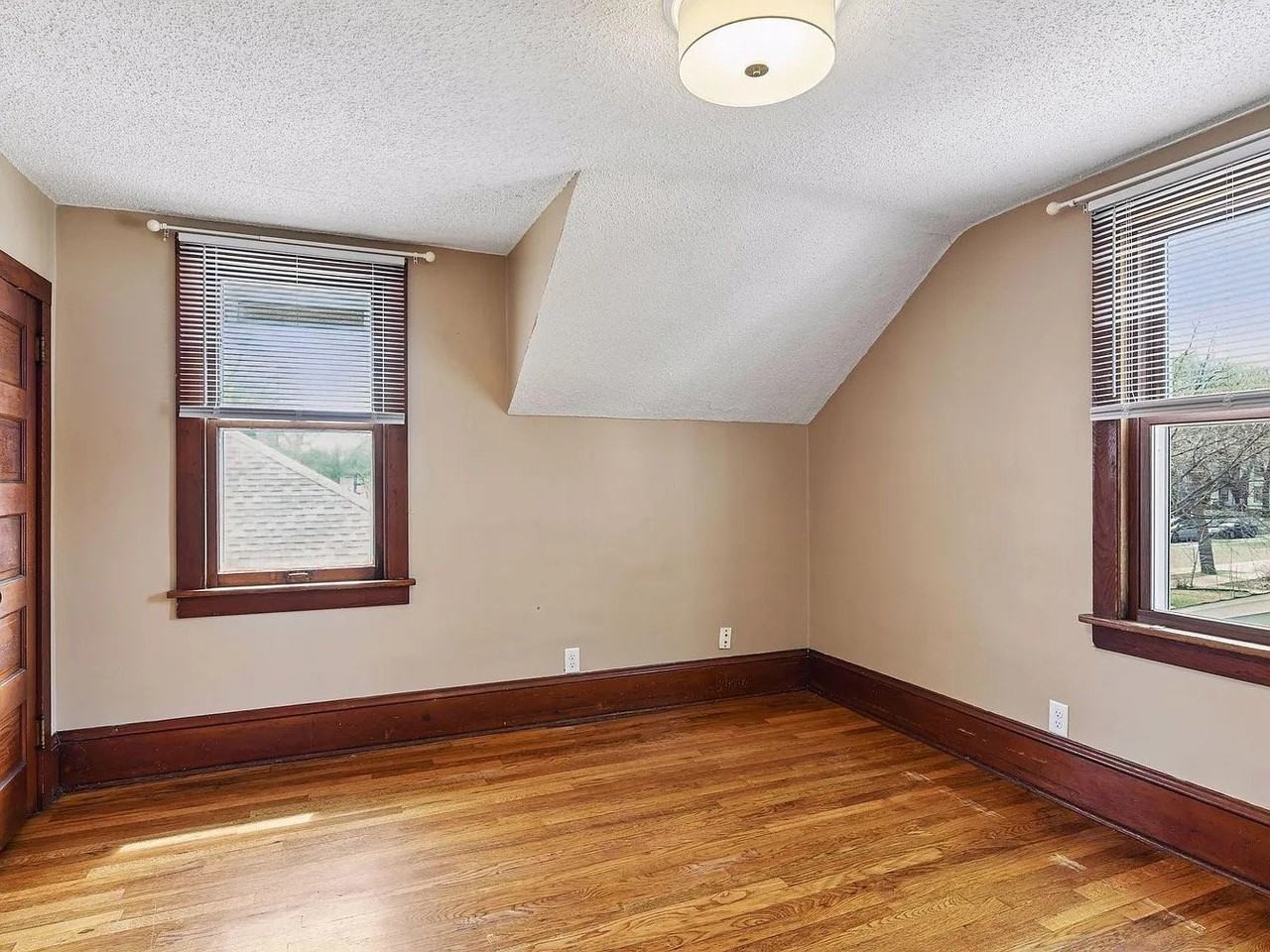 4156 Minnehaha Ave - Photo 5 of 8