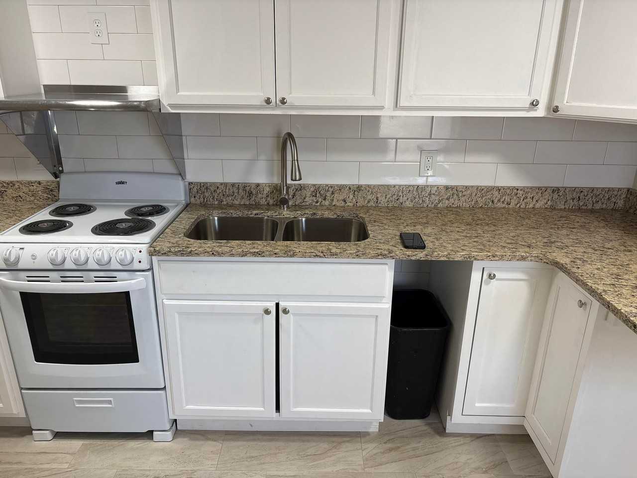 2702 S Atlantic Ave #7 - Photo 3 of 9