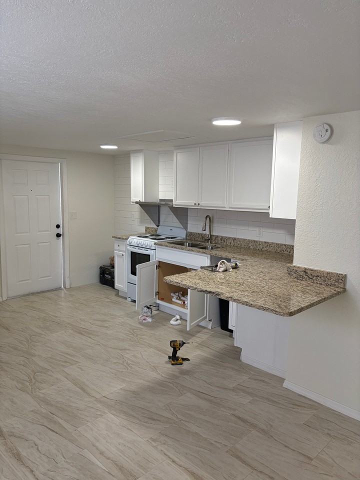 2702 S Atlantic Ave #7 - Photo 4 of 9