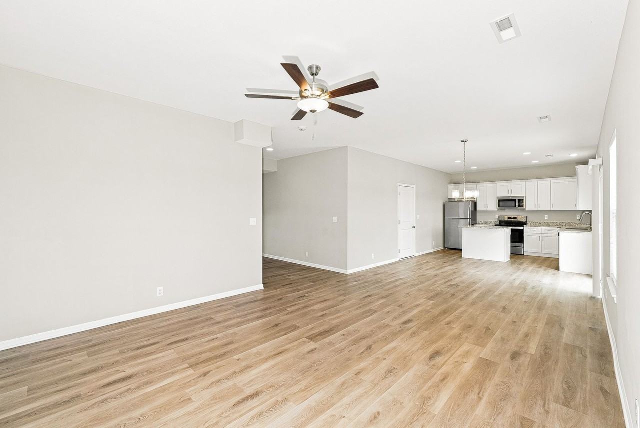9123 Sw 2nd St - Photo 3 of 20