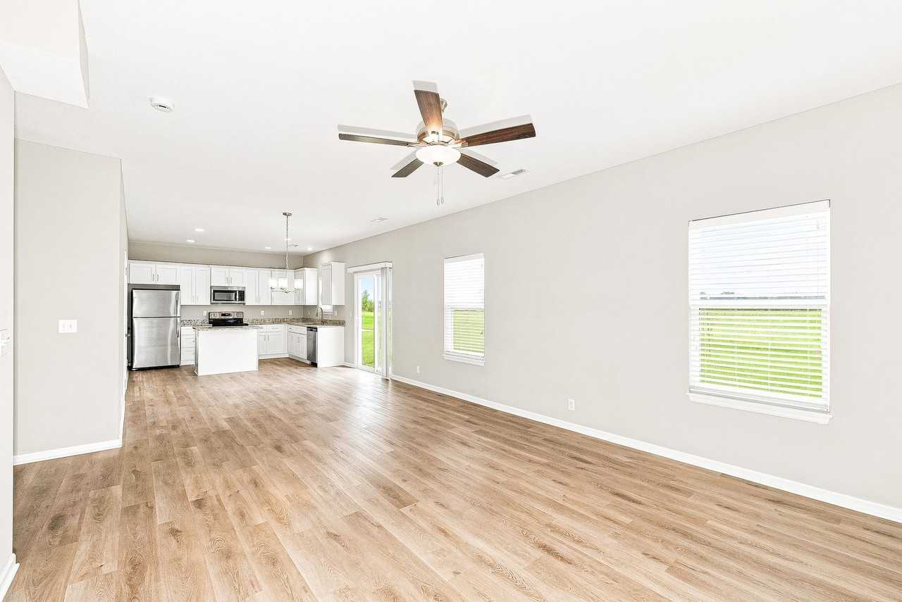 9123 Sw 2nd St - Photo 4 of 20