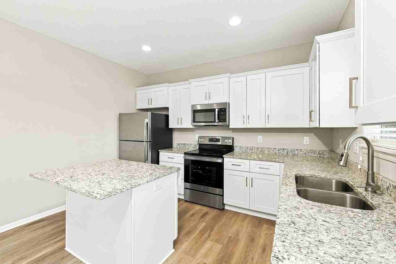 9123 Sw 2nd St - Photo 5 of 20