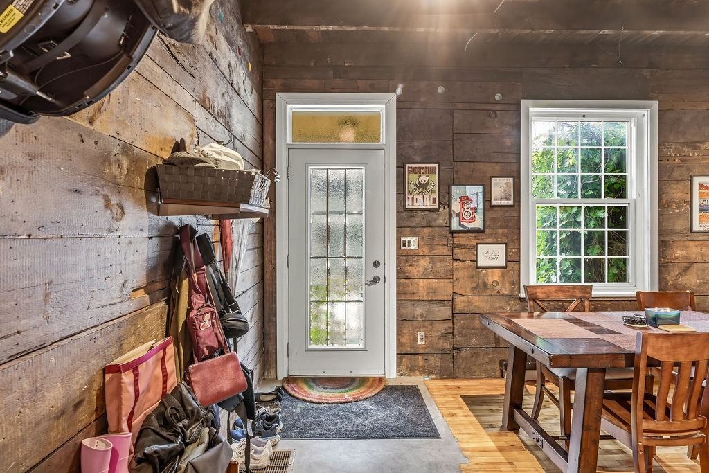 439 Kent Street - Photo 3 of 35