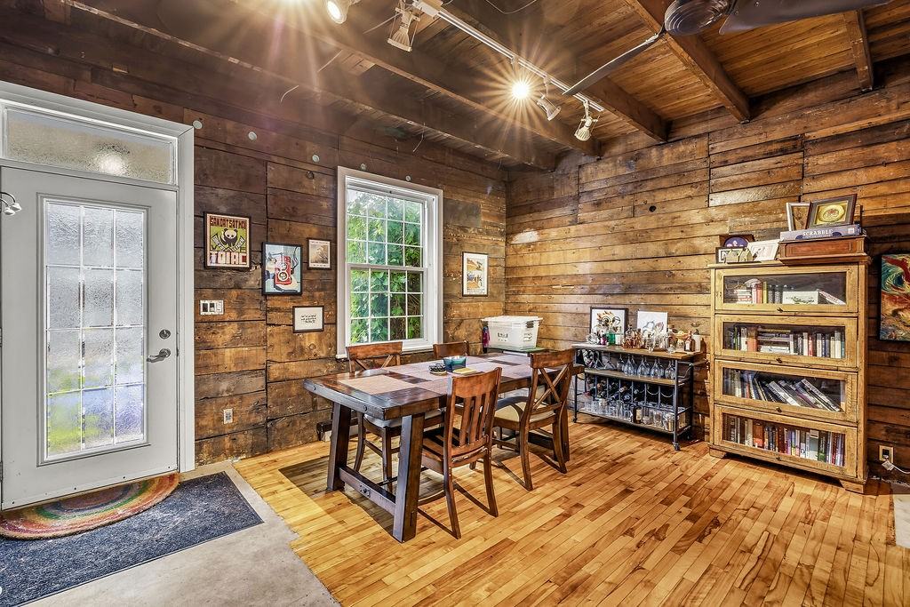 439 Kent Street - Photo 4 of 35