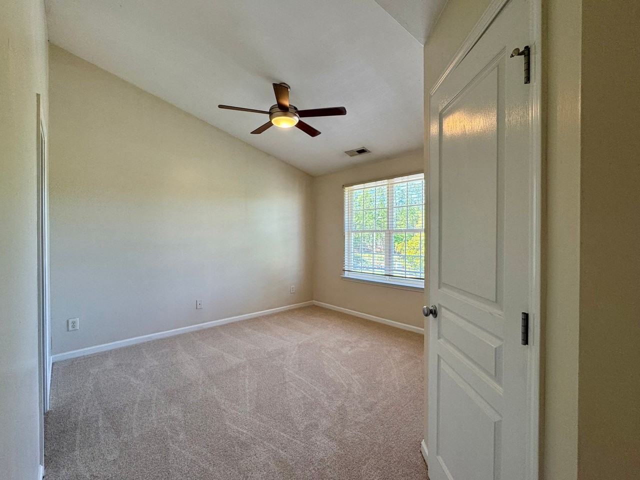 21 Canary Ct - Photo 5 of 11