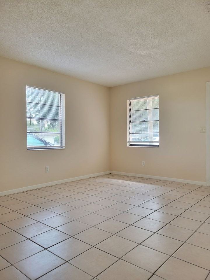 2101 Avenue G Nw - Photo 2 of 10