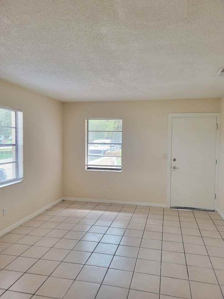 2101 Avenue G Nw - Photo 3 of 10