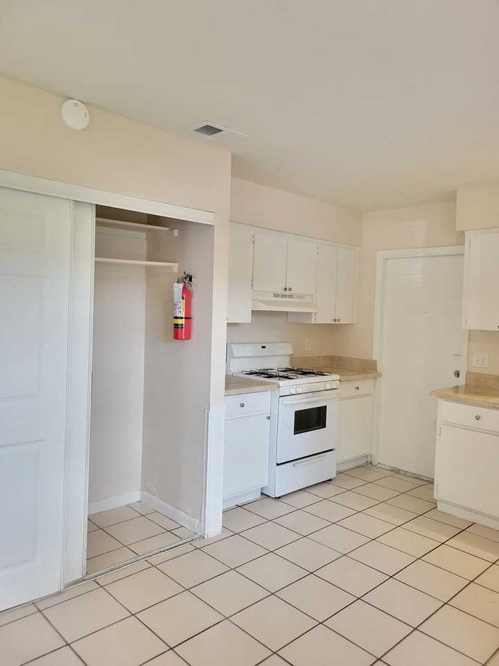 2101 Avenue G Nw - Photo 4 of 10