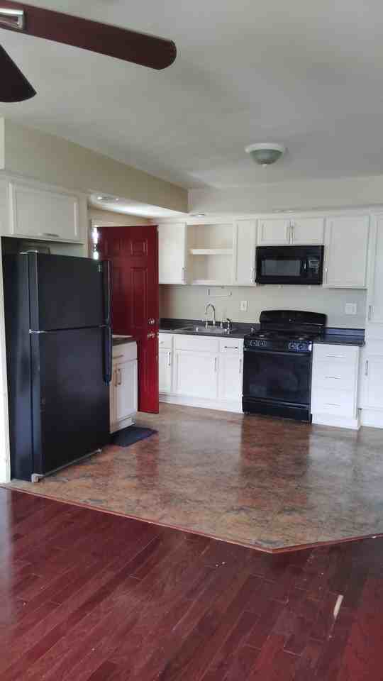 217 W 8th St #2 - Photo 6 of 7