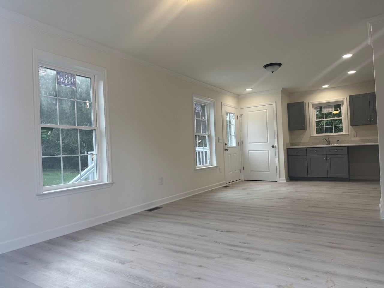 212 Market St #B - Photo 5 of 9